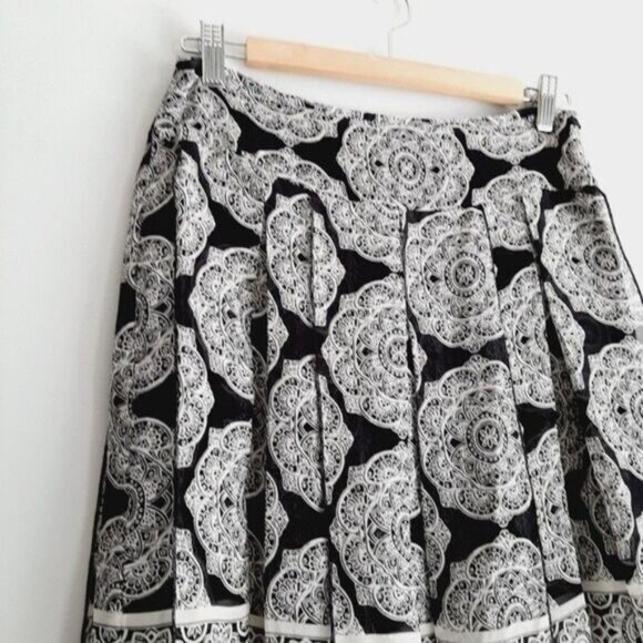 WHITE HOUSE BLACK MARKET 100% Silk Plisse Pleated Layered Skirt Sz 4 - Picture 4 of 8